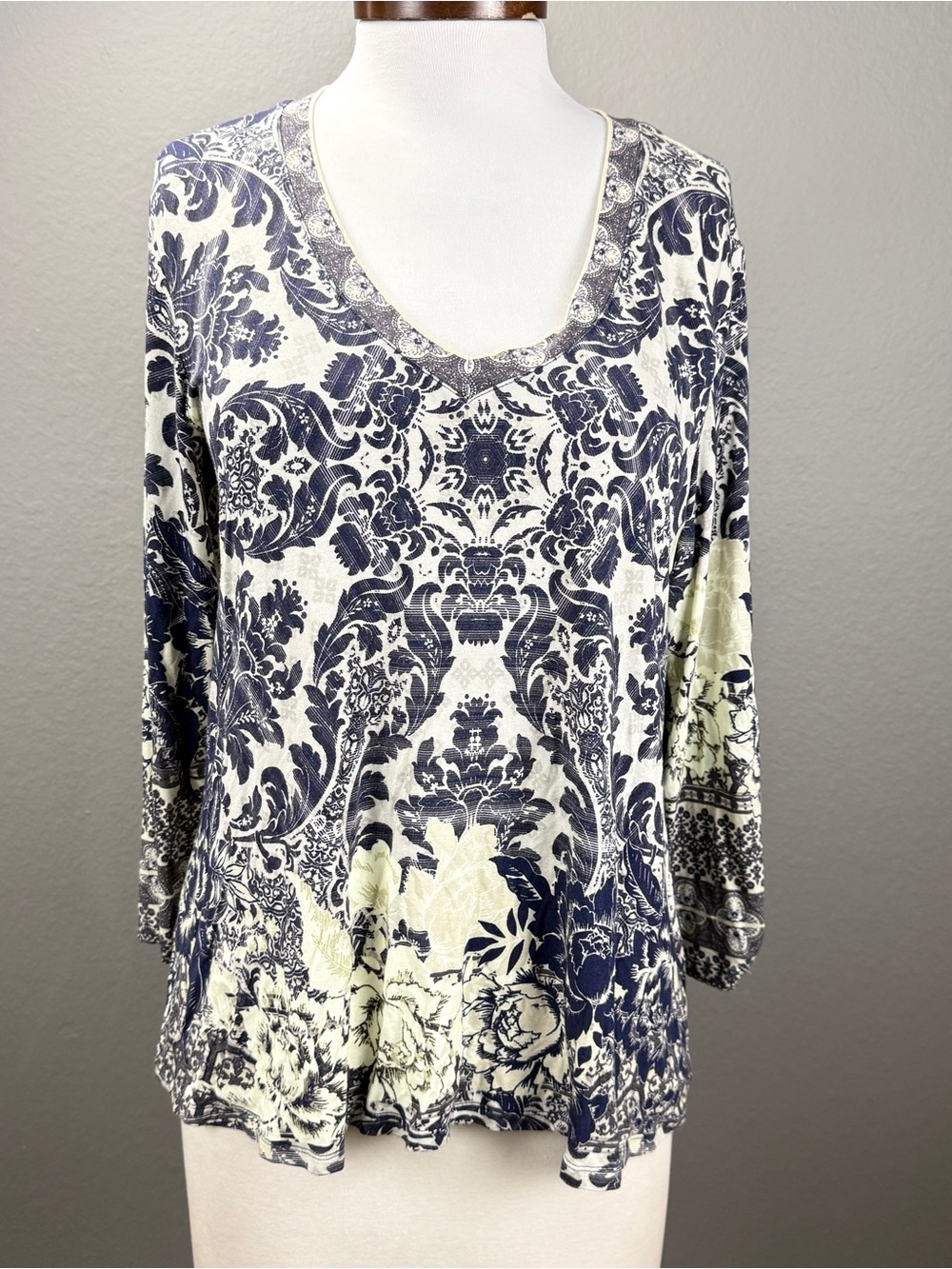 Johnny Was Filo Paisley Print V Neck Swing Tee Blouse Top Sz M Boho Chic